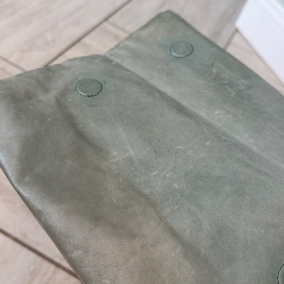 Hobo bow leather fold over clutch - Picture 13 of 15